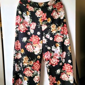 Wide legged, high waisted cropped pants.